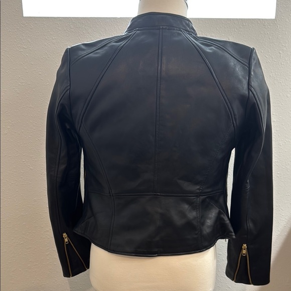 Black Leather Moto Jacket with Notched Lapel and Fitted Silhouette - Picture 4 of 9